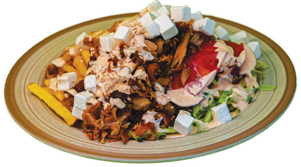 Gyros tál feta sajttal joghurtos-fokhagymás öntettel, friss salátával, hasábburgonyával